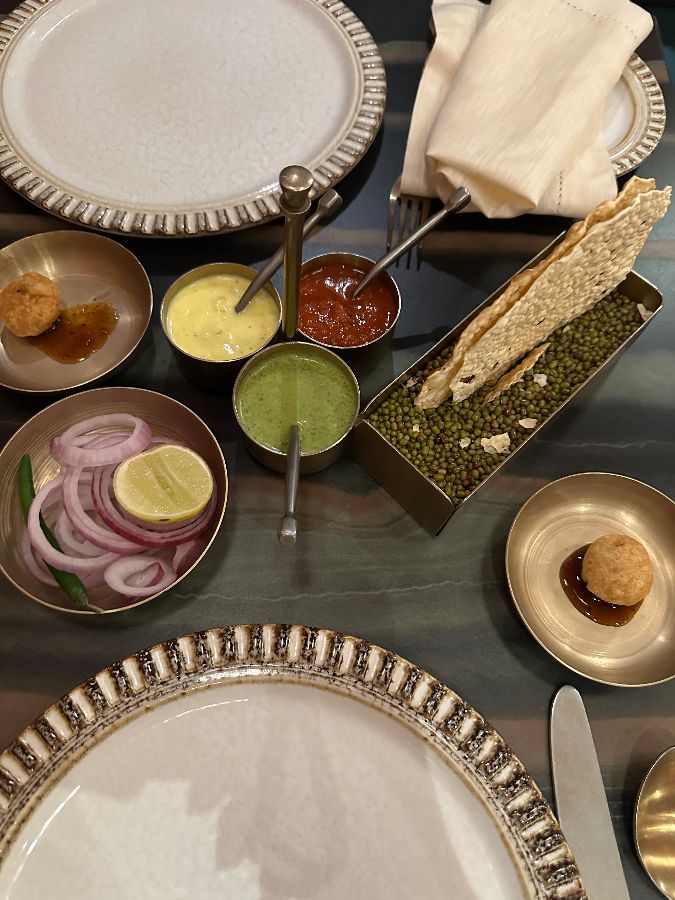 Nksha 레스토랑의 디저트와 장식