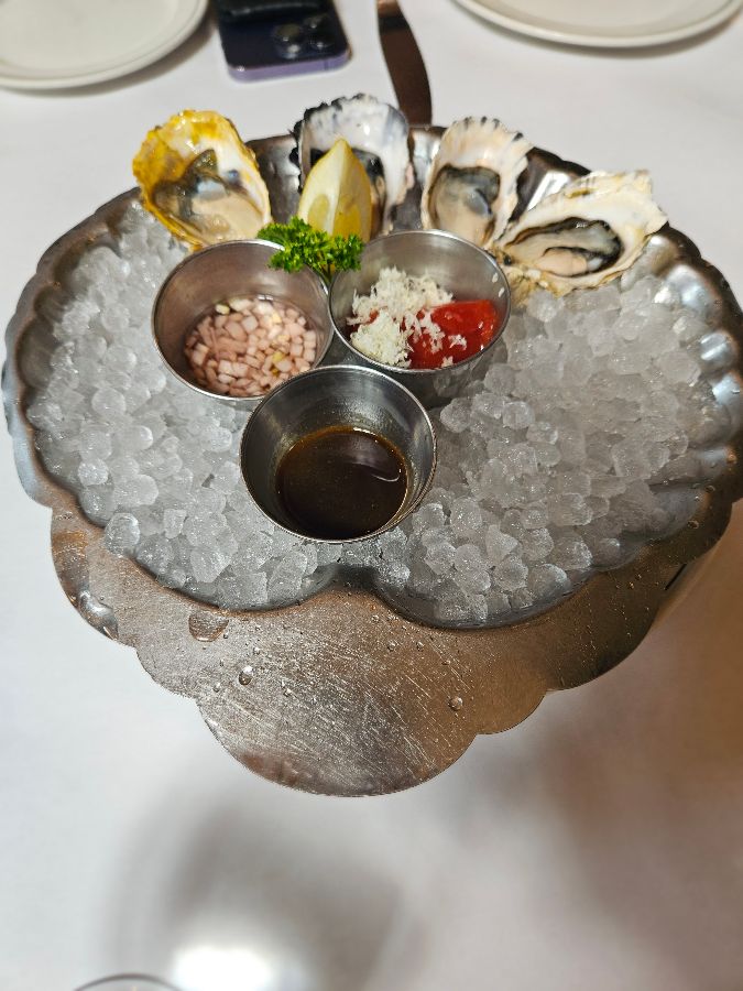 Joe Fortes 실내 좌석