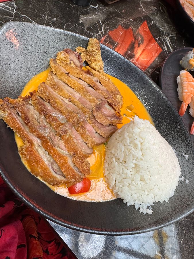 아름다운 플레이팅의 오리 요리