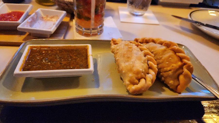 엠파나다와 소스