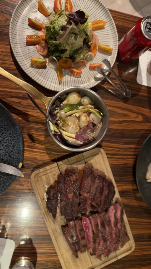 정갈하게 차려진 테이블 세팅