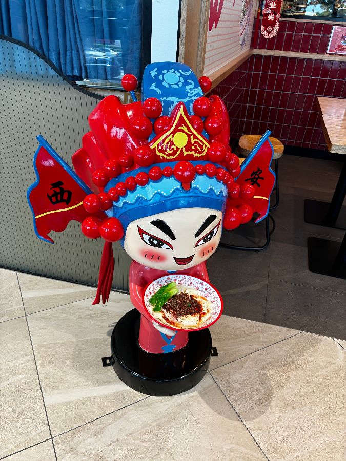 가게 입구의 인형