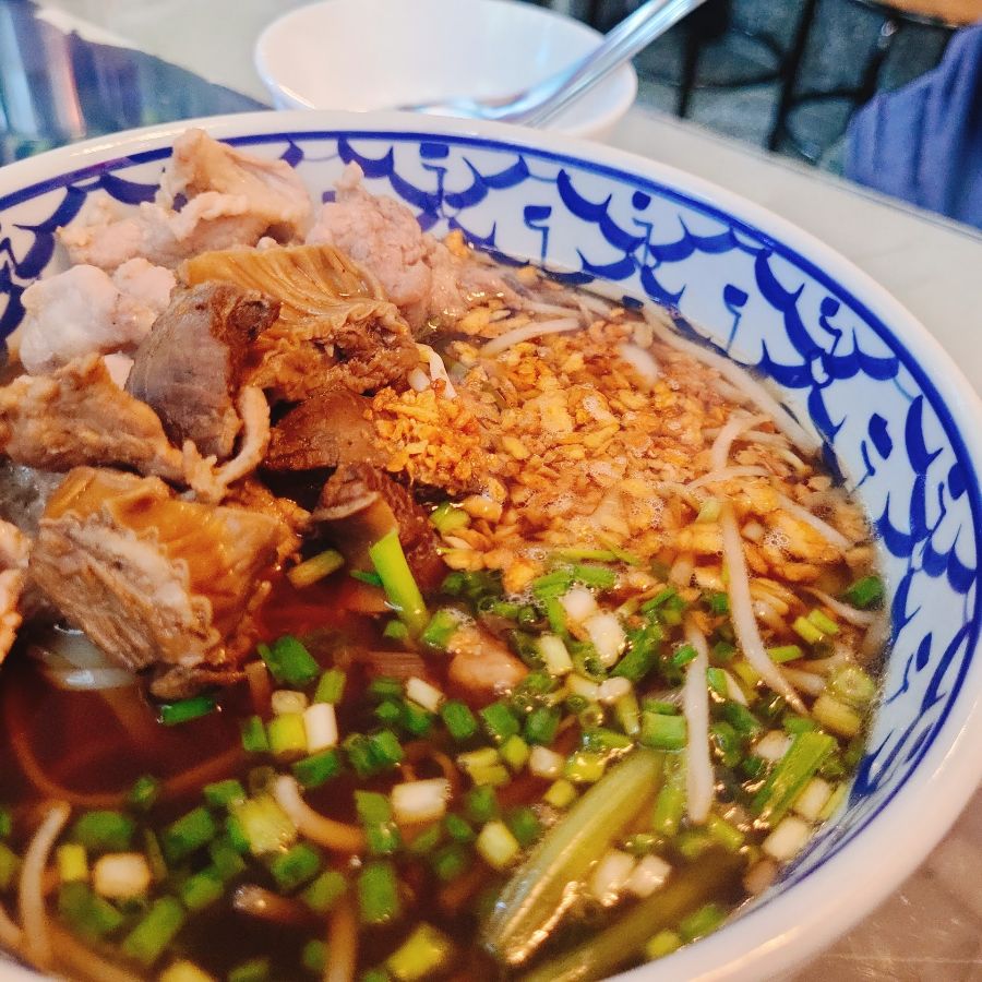 돼지고기 내장 국수 클로즈업