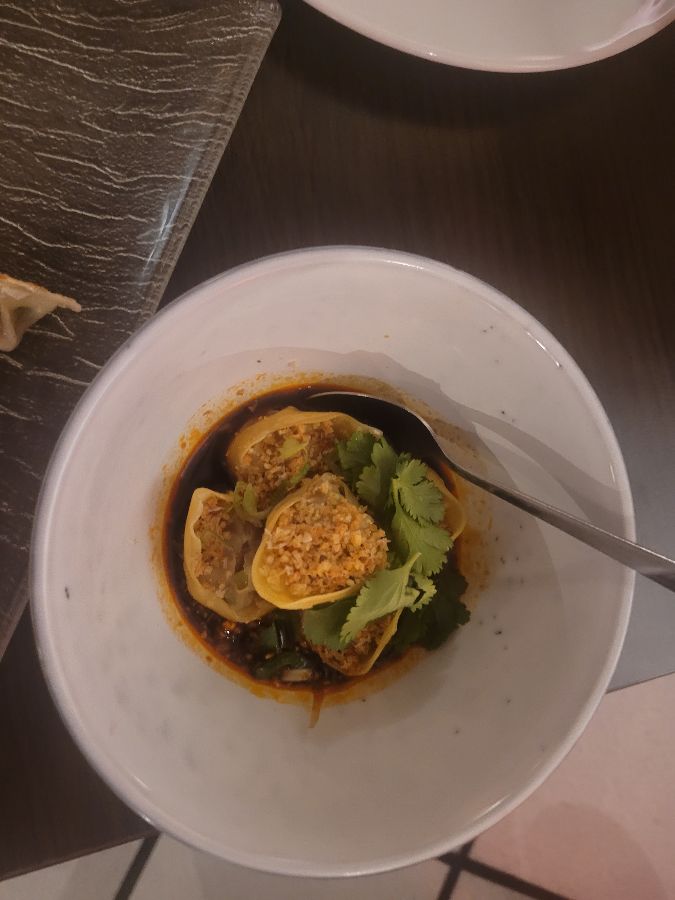 볼에 담겨 나온 교자 요리