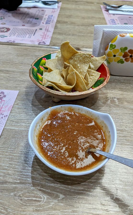 나초와 살사 소스