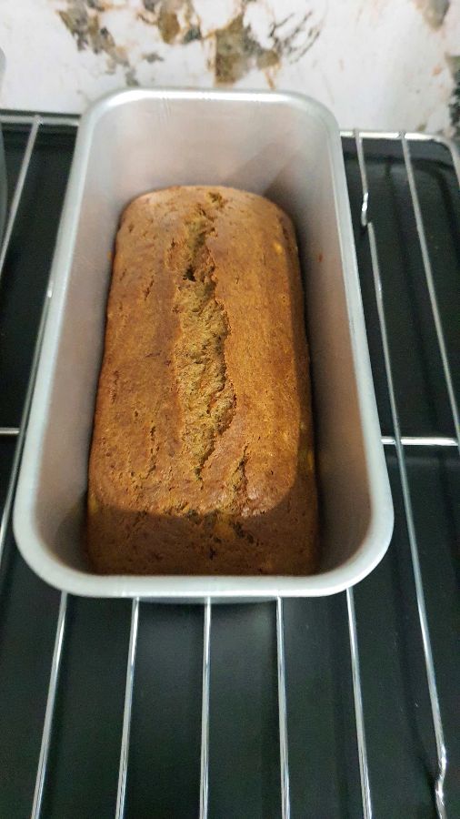 갓 구운 케이크