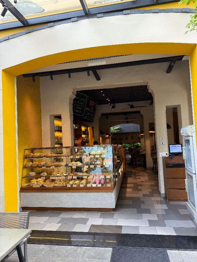 Tartine Saigon 외관