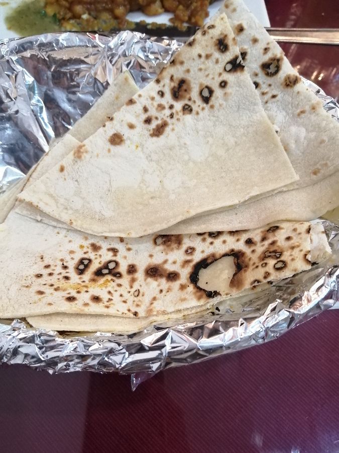 차나 마살라와 함께 나오는 빵