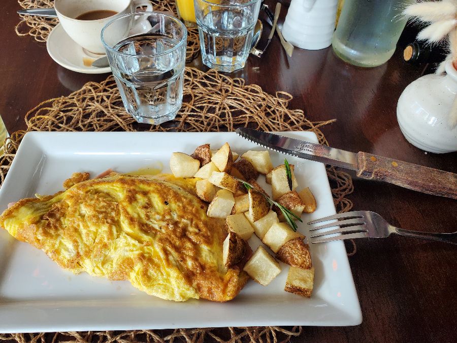 오믈렛과 구운 감자