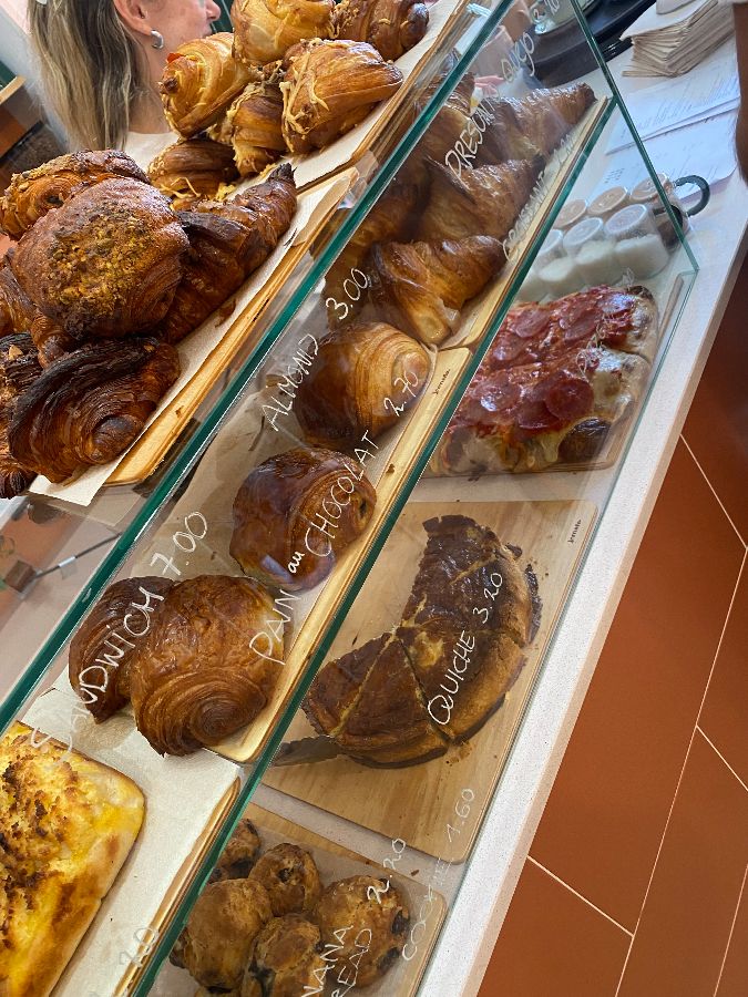 진열대 안의 빵들