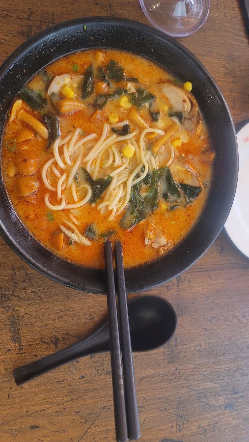 보기만 해도 매콤한 볼케이노 라멘