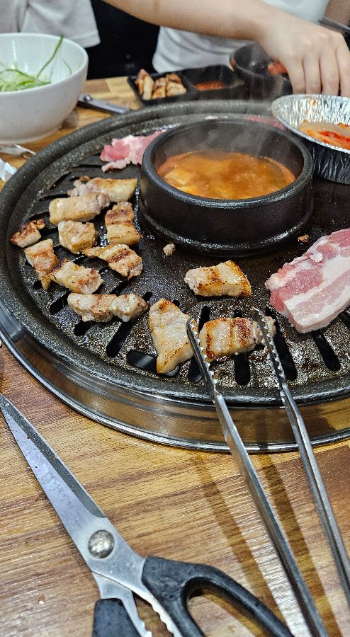 노릇노릇 구워진 삼겹살