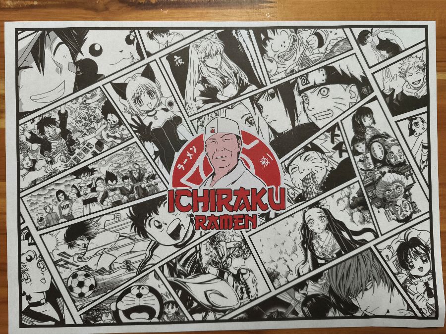 다양한 나루토 캐릭터들이 그려진 만화풍 테이블 매트