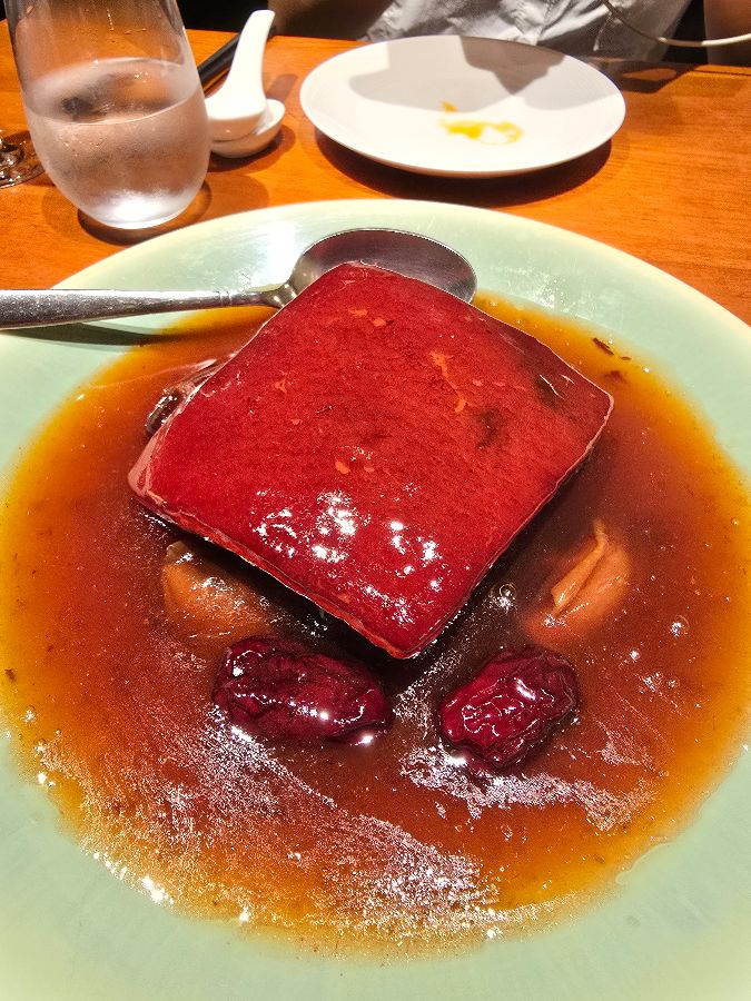 촉촉하고 부드러운 동파육의 단면