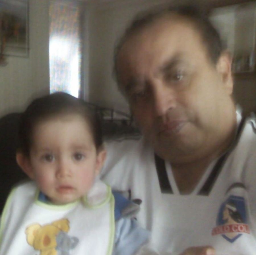 아이와 함께 있는 남성