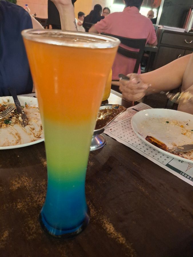 다채로운 색감의 음료