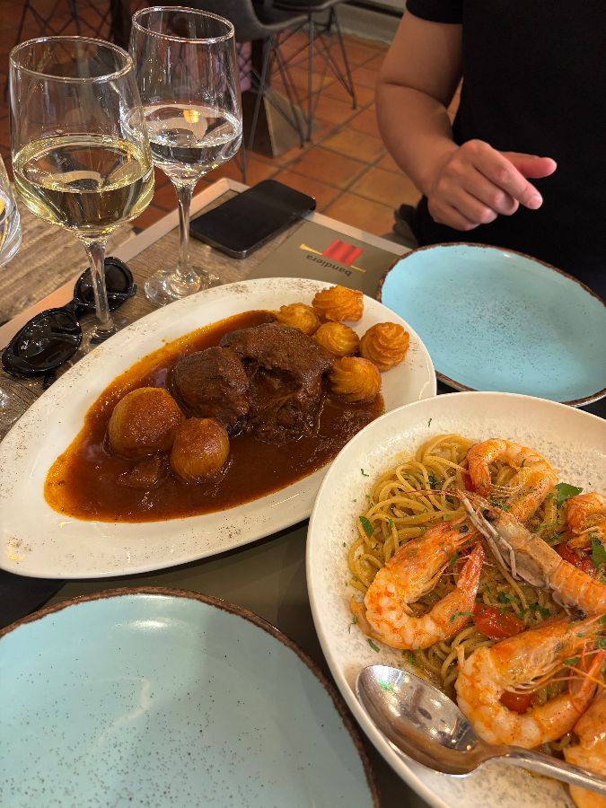 미트볼 스튜와 새우 파스타