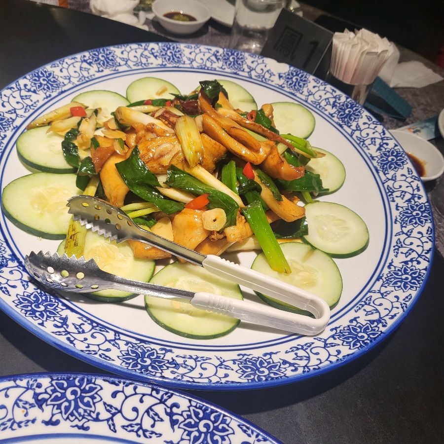 신선한 야채와 어우러진 생선찜