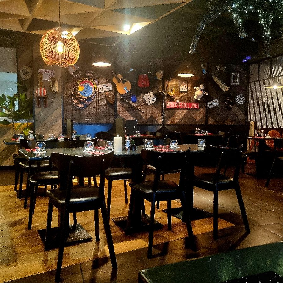 C&B 스테이크 하우스 내부