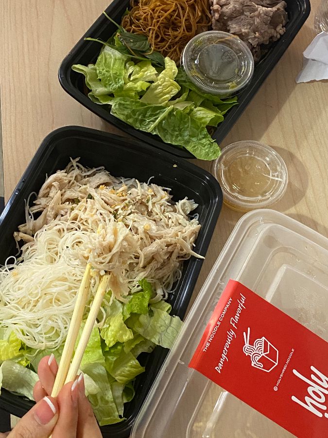 닭고기 국수의 황홀한 자태