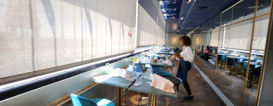 깔끔하게 정돈된 테이블