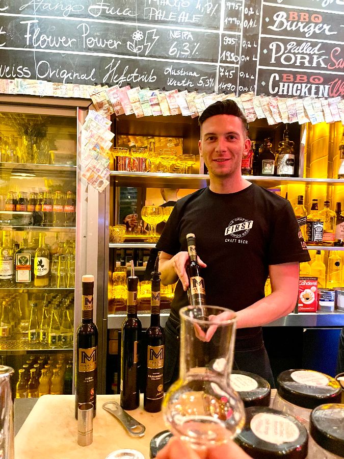 맥주 추천해주는 직원