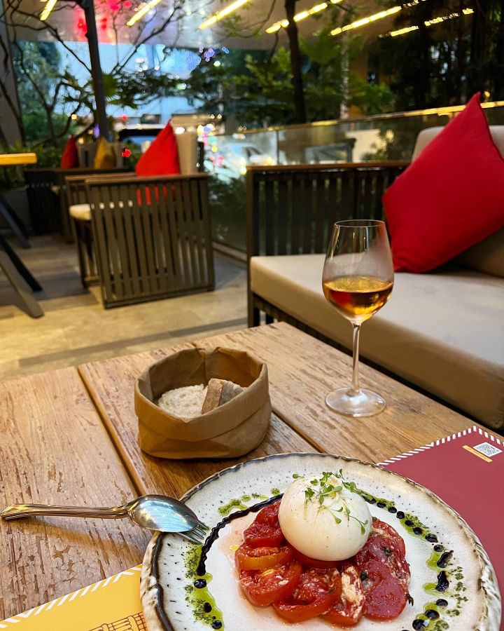 부라타 치즈 샐러드