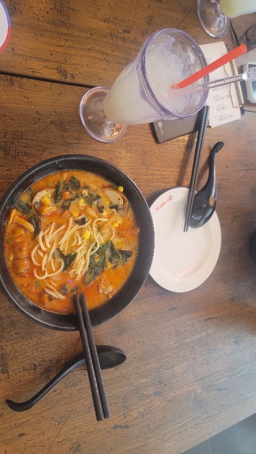 라임 주스와 볼케이노 라멘