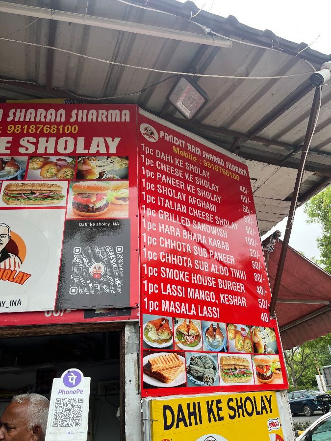 가게 외부 메뉴판 클로즈업