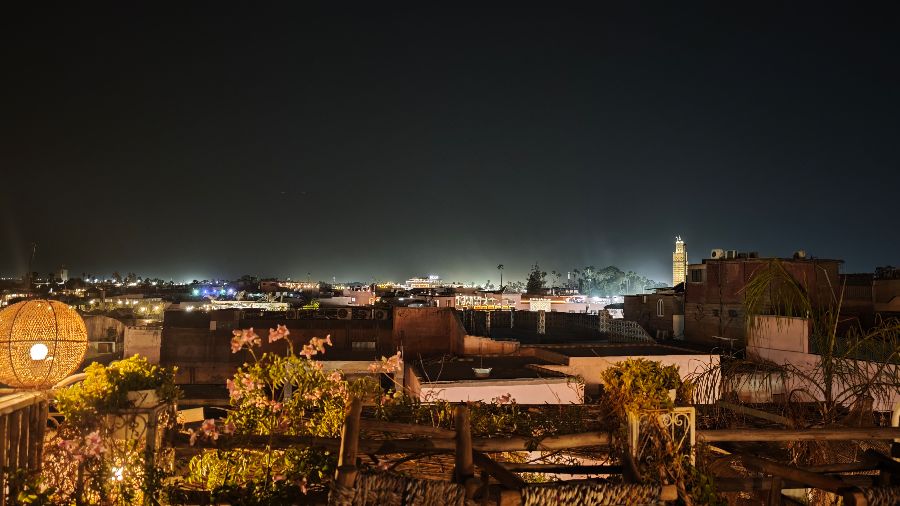 옥상 테라스에서 바라본 마라케시 야경