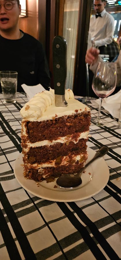 어마어마한 크기를 자랑하는 당근 케이크