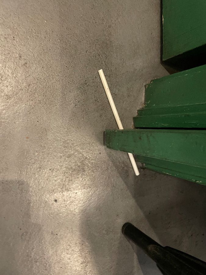 바닥에 떨어진 위생용품