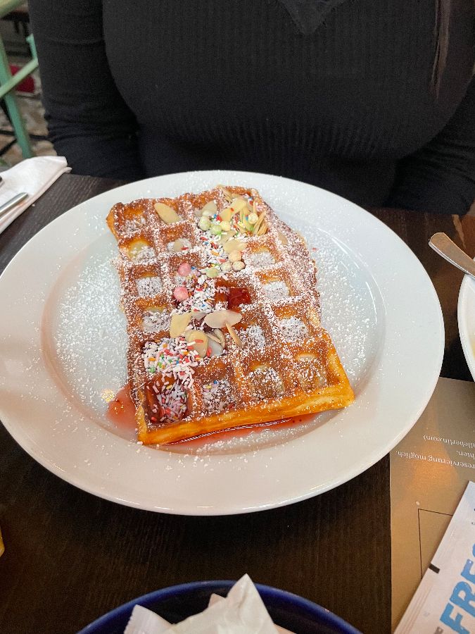 달콤한 와플 디저트