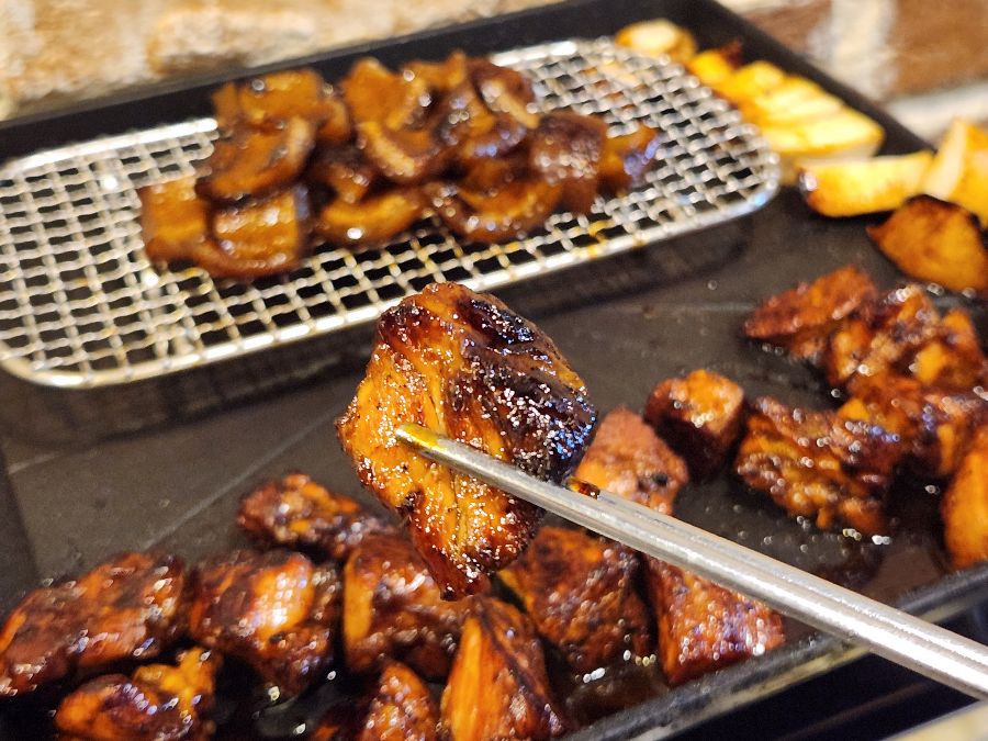 숯불에 구워먹는 맛