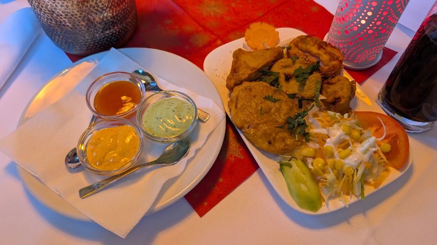 다채로운 소스와 곁들여 먹는 인도 요리