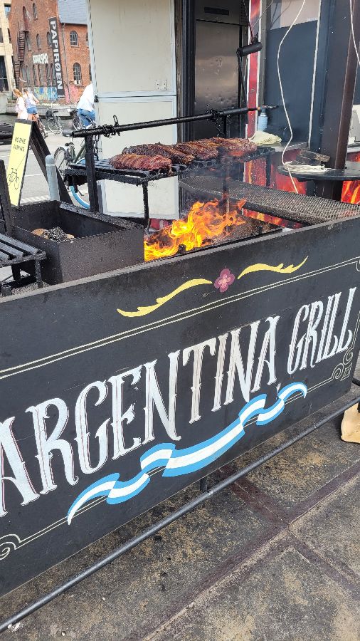 푸에고 스트리트 그릴 간판