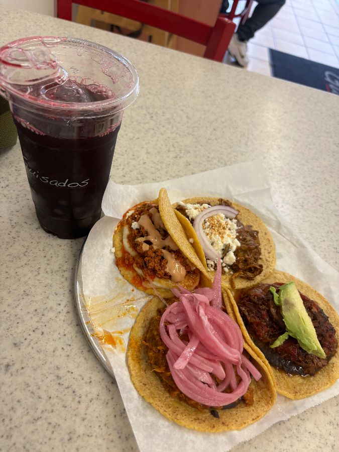 타코와 히비스커스 주스