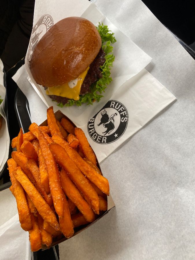 버거와 고구마튀김