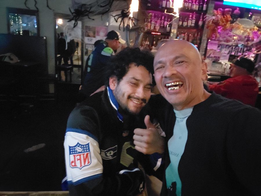 즐거운 시간을 보내는 사람들