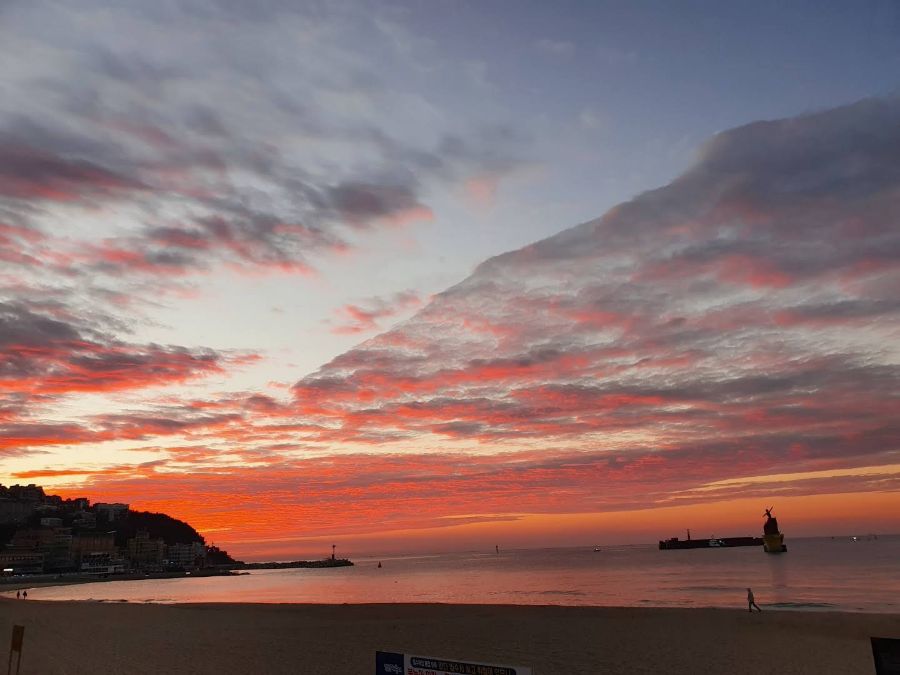 웨스틴 조선 부산에서 바라본 해운대의 아름다운 일출