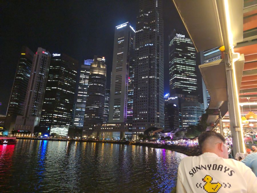 레스토랑에서 바라본 싱가포르 야경