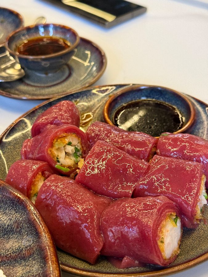 붉은색 창펀과 소스