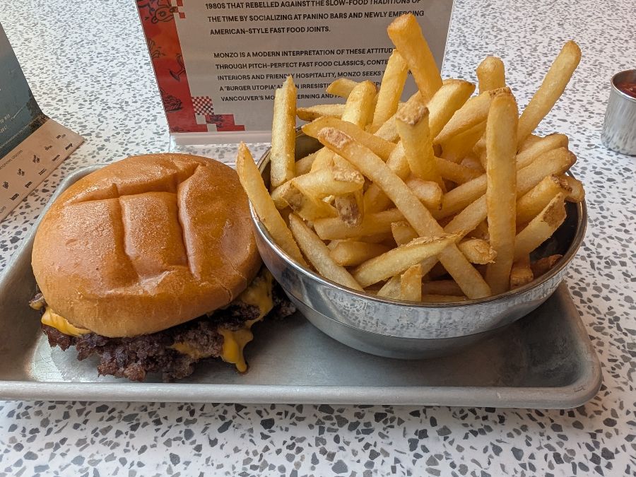 버거와 감자튀김