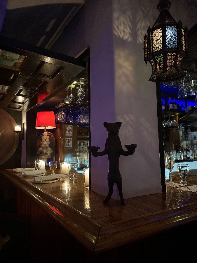 The Little Door 내부 인테리어