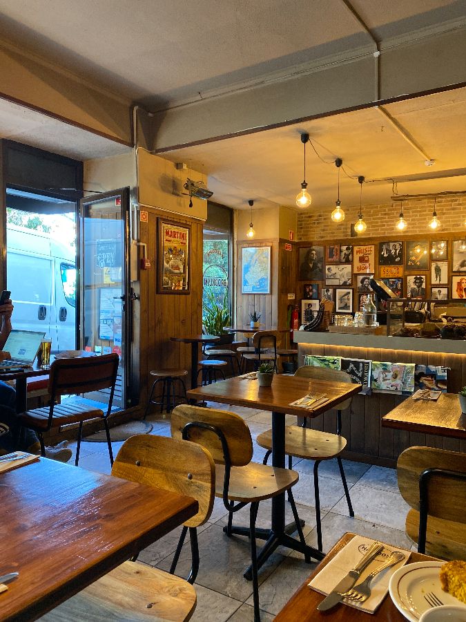 Brooklyn 내부 전경