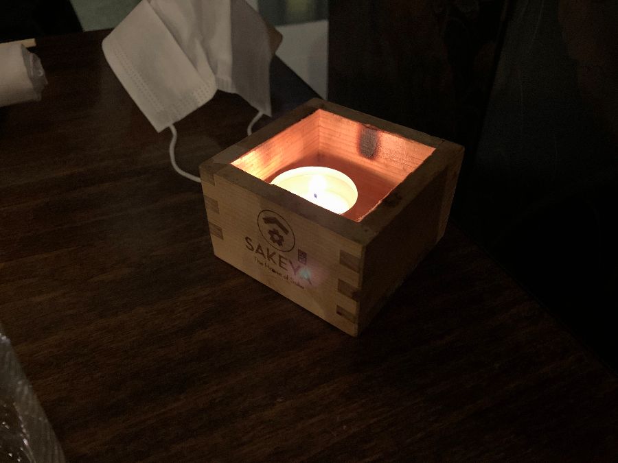 테이블 위의 캔들