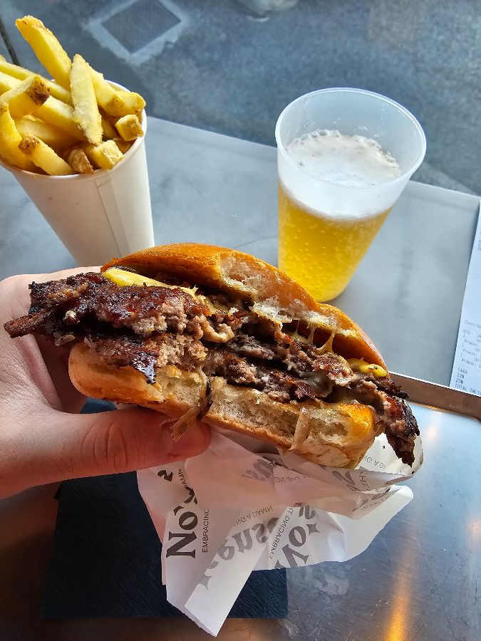 No Sense의 스매시 버거 단면