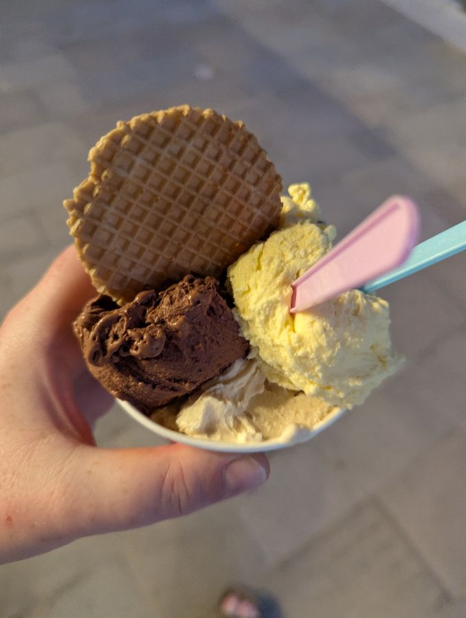 초콜릿, 바닐라, 피스타치오 젤라또