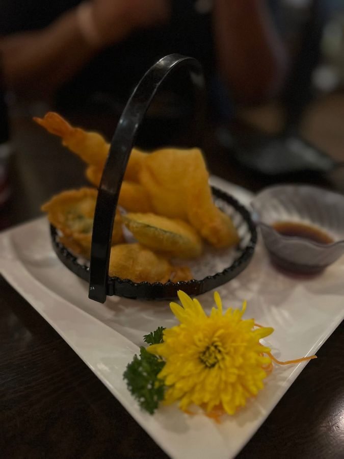 튀김 요리가 담긴 바구니