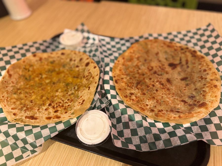 알루 파라타와 치킨 파라타